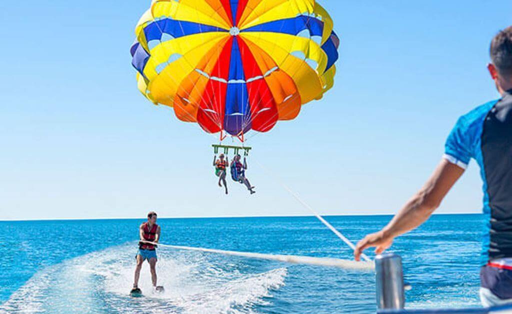 Parasailing in Khorfakkan